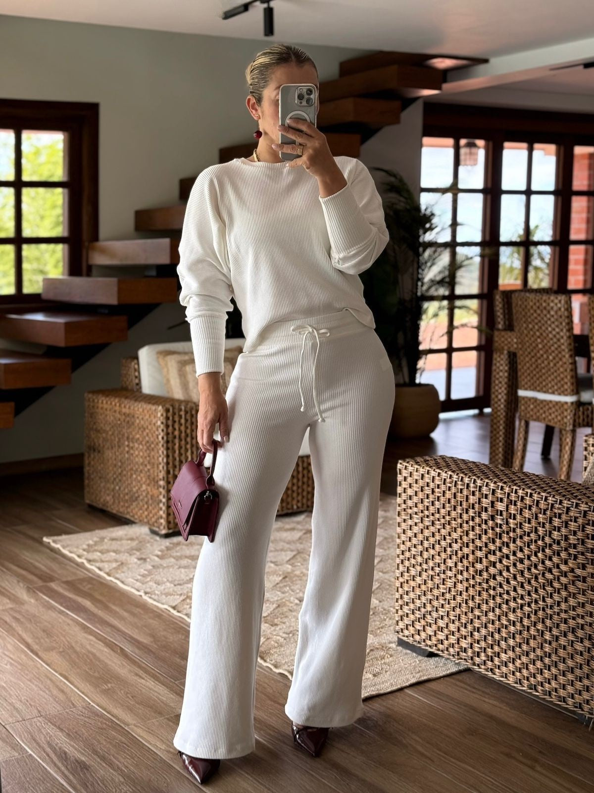 Conjunto  Ema